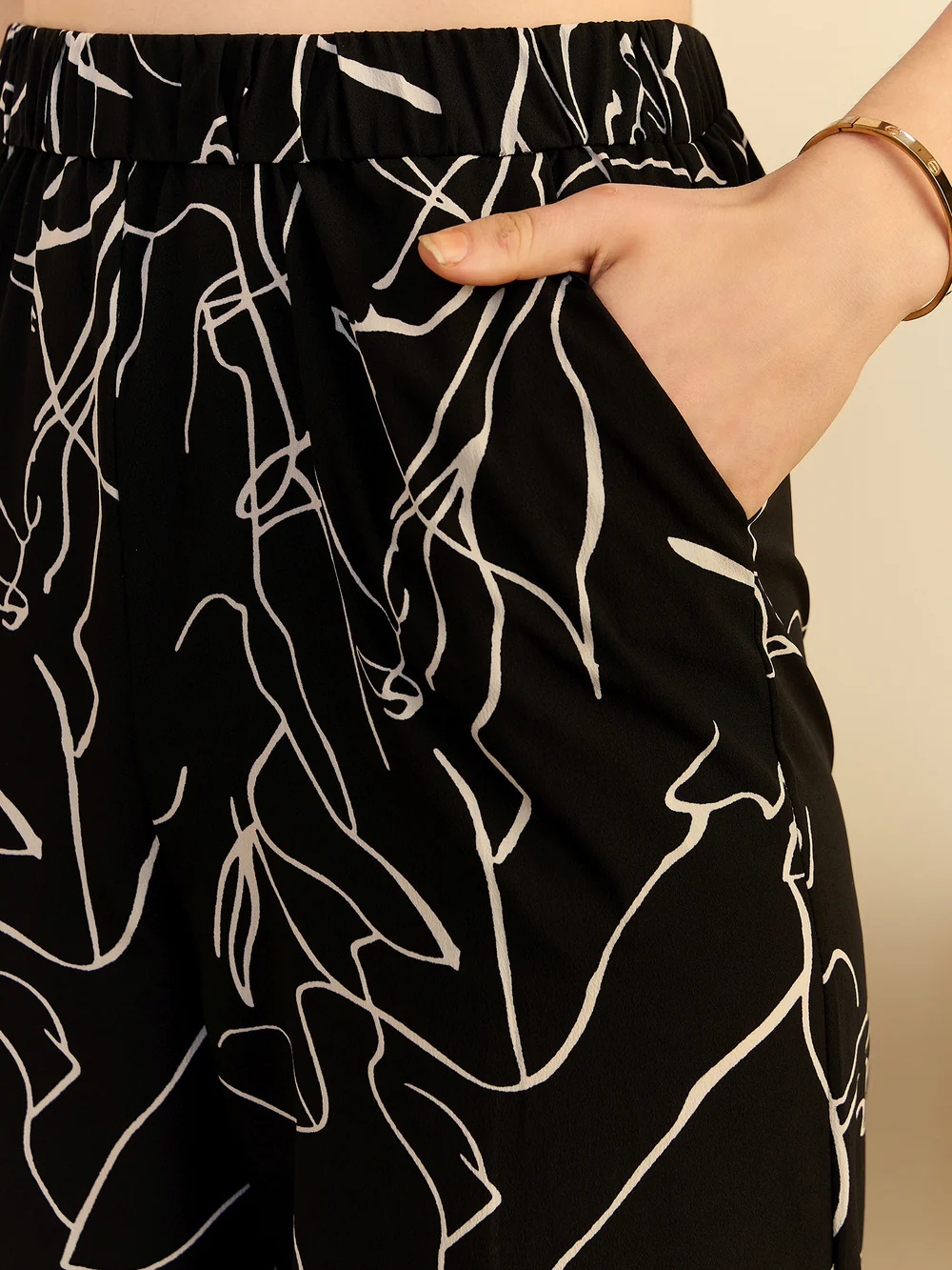 Berrylush Women Black Printed Spreed Collar Co-ords Set